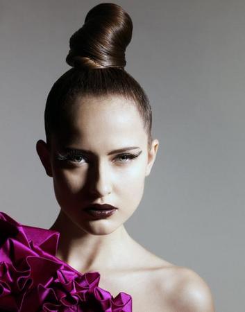  :  : CLAIRE BAYLEY  make up artist