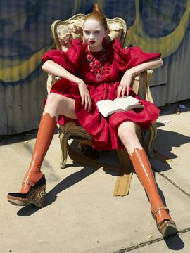  :  : CLAIRE BAYLEY  make up artist