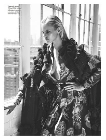  :  : CLAIRE BAYLEY  make up artist