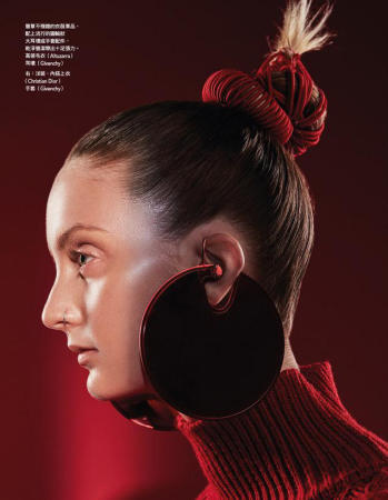  :  : CLAIRE BAYLEY  make up artist