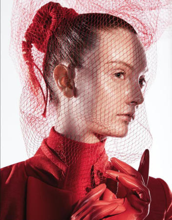  :  : CLAIRE BAYLEY  make up artist