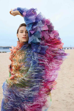  :  : CLAIRE BAYLEY  make up artist